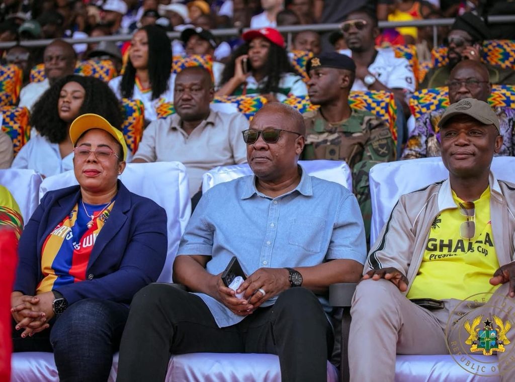 Shatta Wale hails President Mahama as “Smiling Mafia” during electrifying performance at the President’s Cup