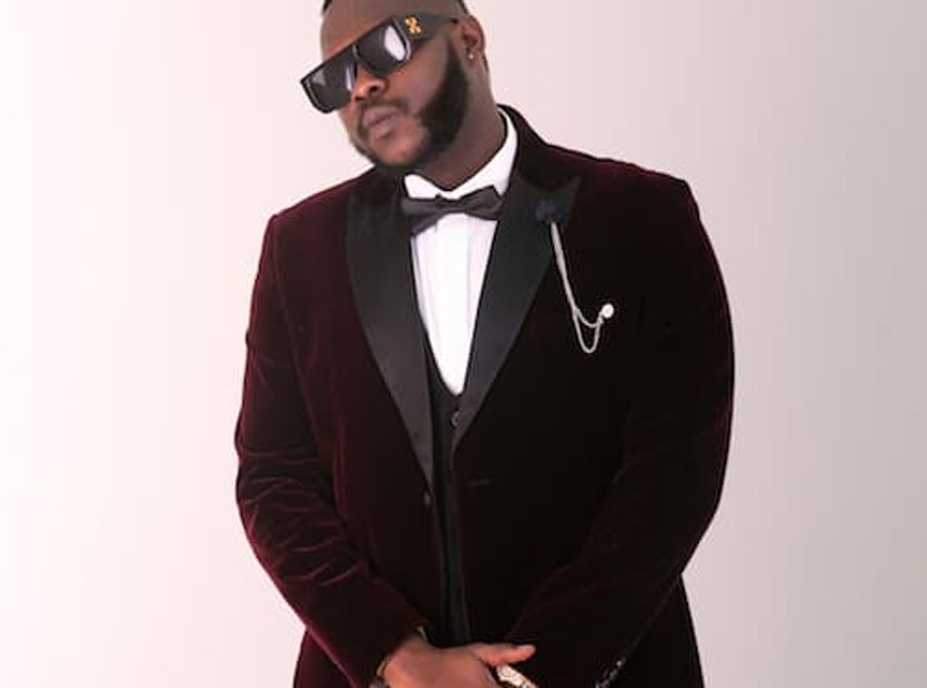 Medikal sparks buzz as he urges Ghanaians to pray Mahama doesn’t leave office in 2028