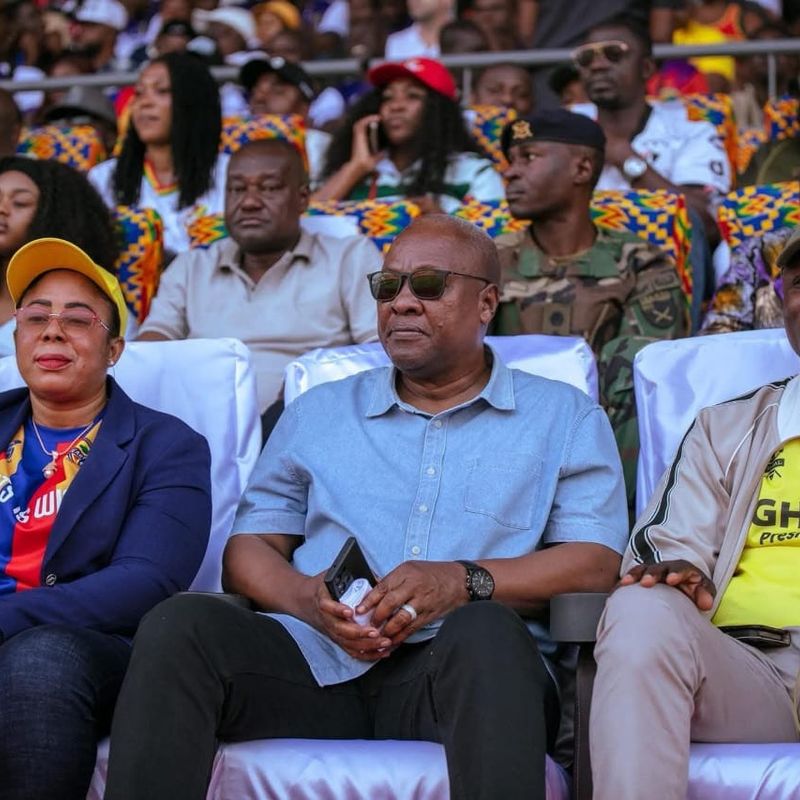 Shatta Wale hails President Mahama as “Smiling Mafia” during electrifying performance at the President’s Cup