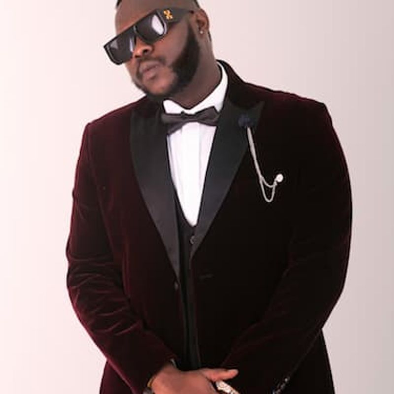 Medikal sparks buzz as he urges Ghanaians to pray Mahama doesn’t leave office in 2028