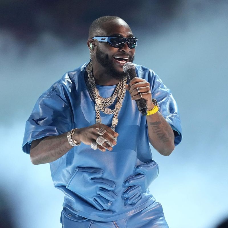 Davido slams fan for bringing baby to crowded concert, calls it ‘wickedness’